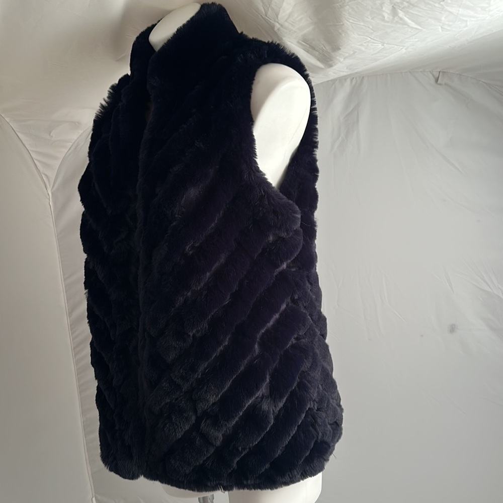 Jayley Collection navy blue soft silk acrylic blend vegan fur vest - Picture 3 of 9